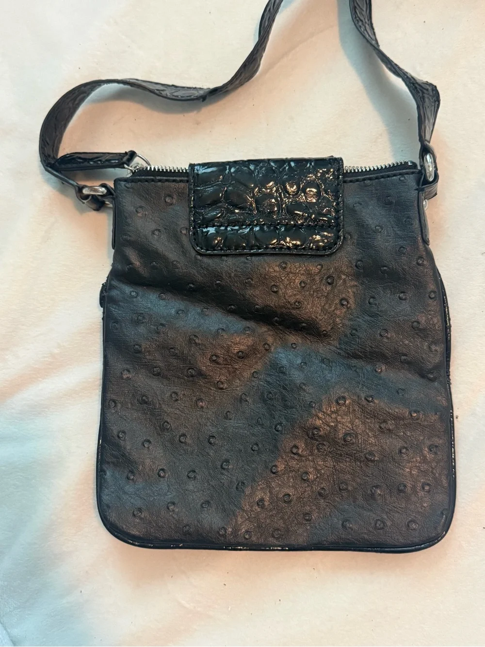 Vintage GUESS Black Crossbody Shoulder Bag with Decorative Medallion